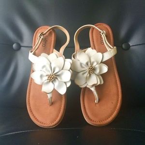 Rialto Galina Sandals Size 8